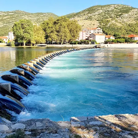 Sa Parkingom Daire *