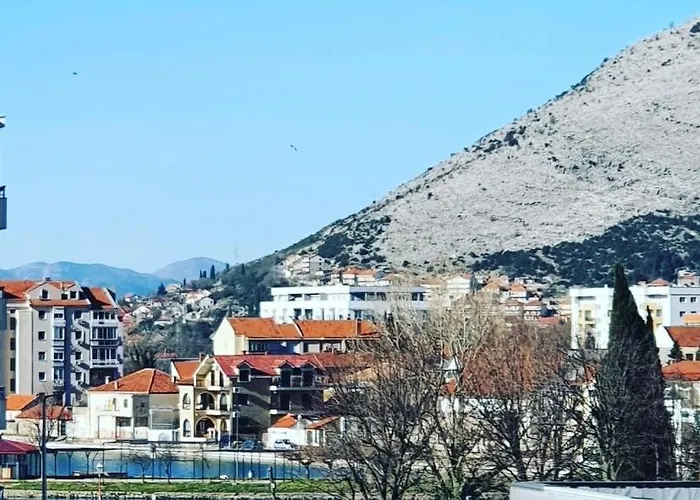 Daire Sa Parkingom Trebin